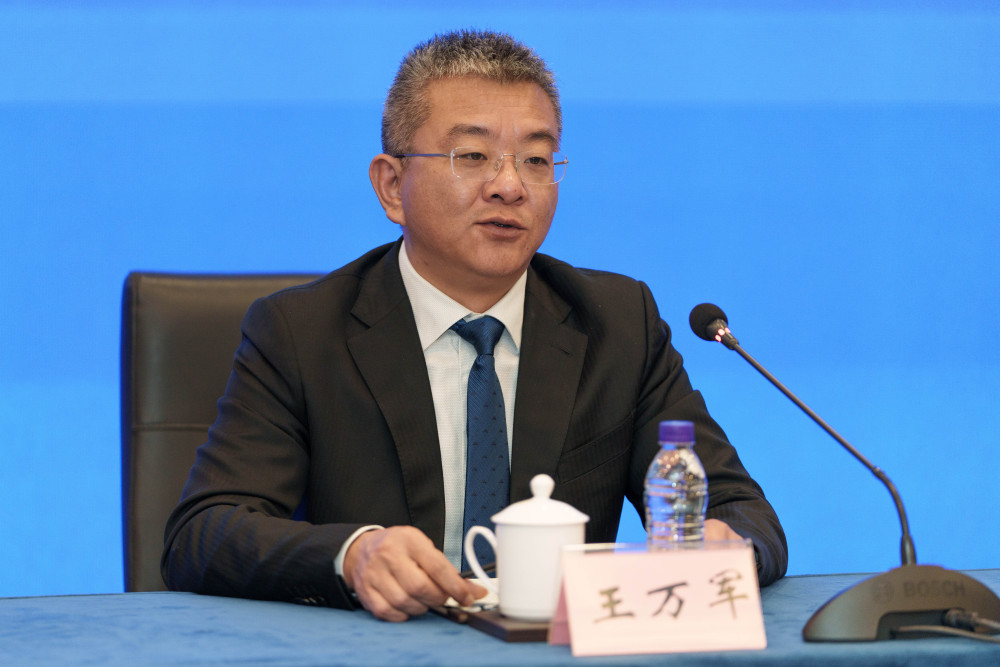 见习记者 李雨恒 摄/视觉重庆四川国际博览集团副总经理王万军在发布