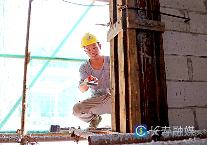 区精神卫生中心扩建项目主体封顶 (3)