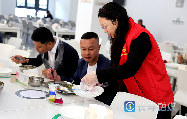 食堂里的新变化 (3)