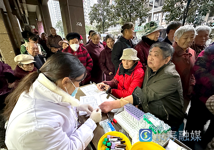 凤西社区家门口的免费体检
