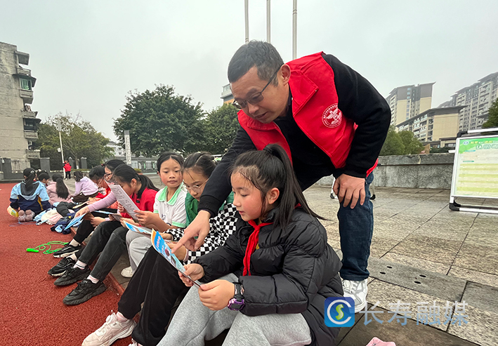 普法宣传进校园 (2)