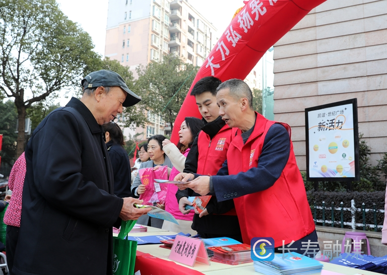 区司法局开展行政复议宣传月活动1