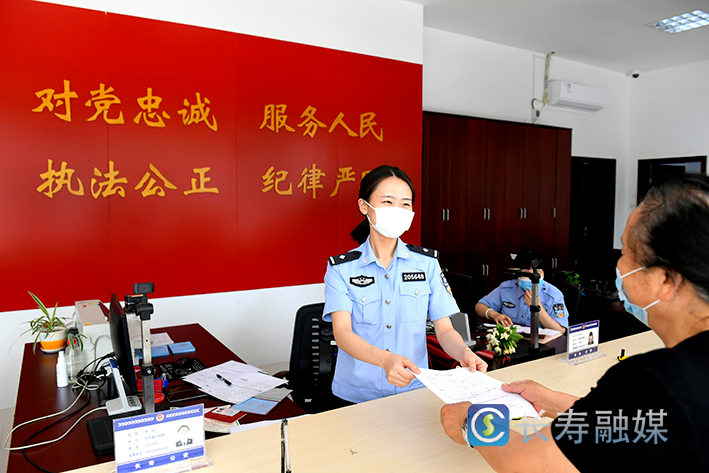 区公安局擎旗奋进担使命 (1)
