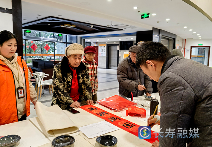 区书法家协会问渠书社来到市第一福利院开展“送春联送春福”活动 (3)
