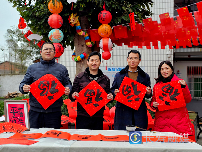 石堰镇养老服务中心为老人送祝福 (3)