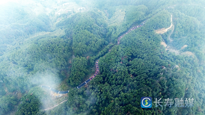 彩色公路通往五华山