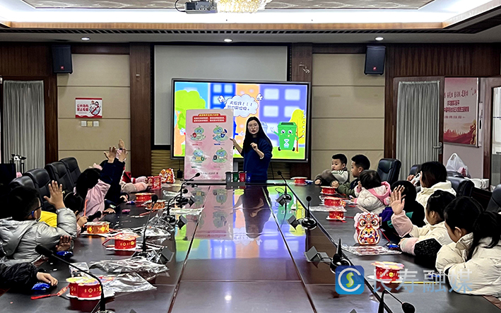 长寿湖镇“垃圾分类”入童心 (1)