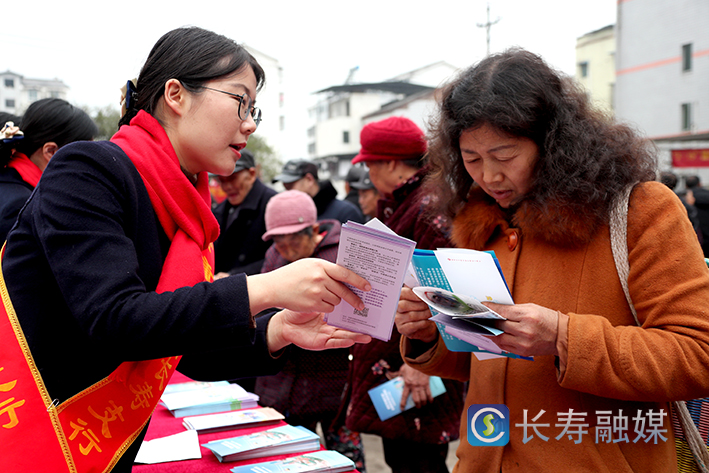 金融消保在身边在龙河镇举行 (2)
