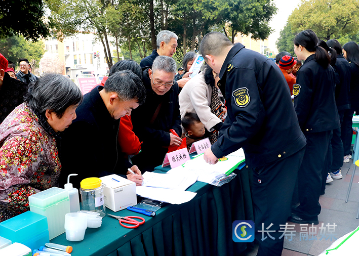 我区开展“3·15”国际消费者权益日宣传咨询活动+陆世玲 (3)