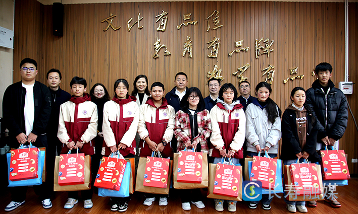 关爱藏族学生座谈会在长寿中学举行 (2)